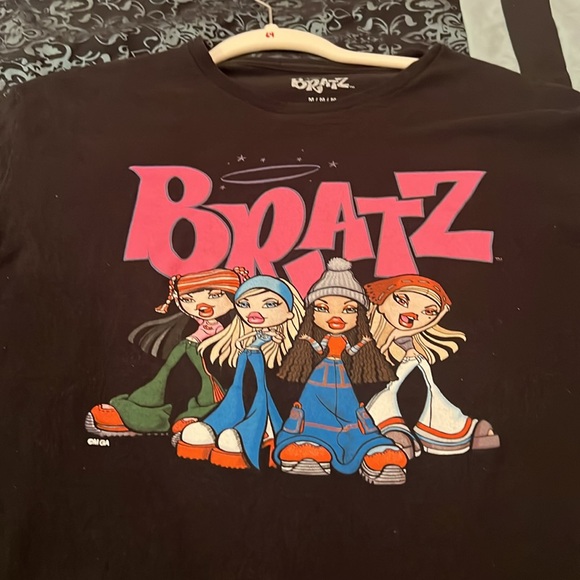 BRATZ GRAPHIC TEE, Black Graphic T-Shirt, nice , size medium - Picture 6 of 6